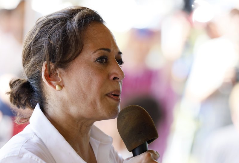 Kamala Harris Without Makeup - No Makeup Pictures - Makeup-Free Celebs