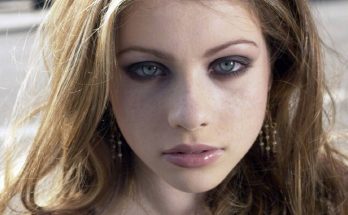 Michelle Trachtenberg Without Cosmetics