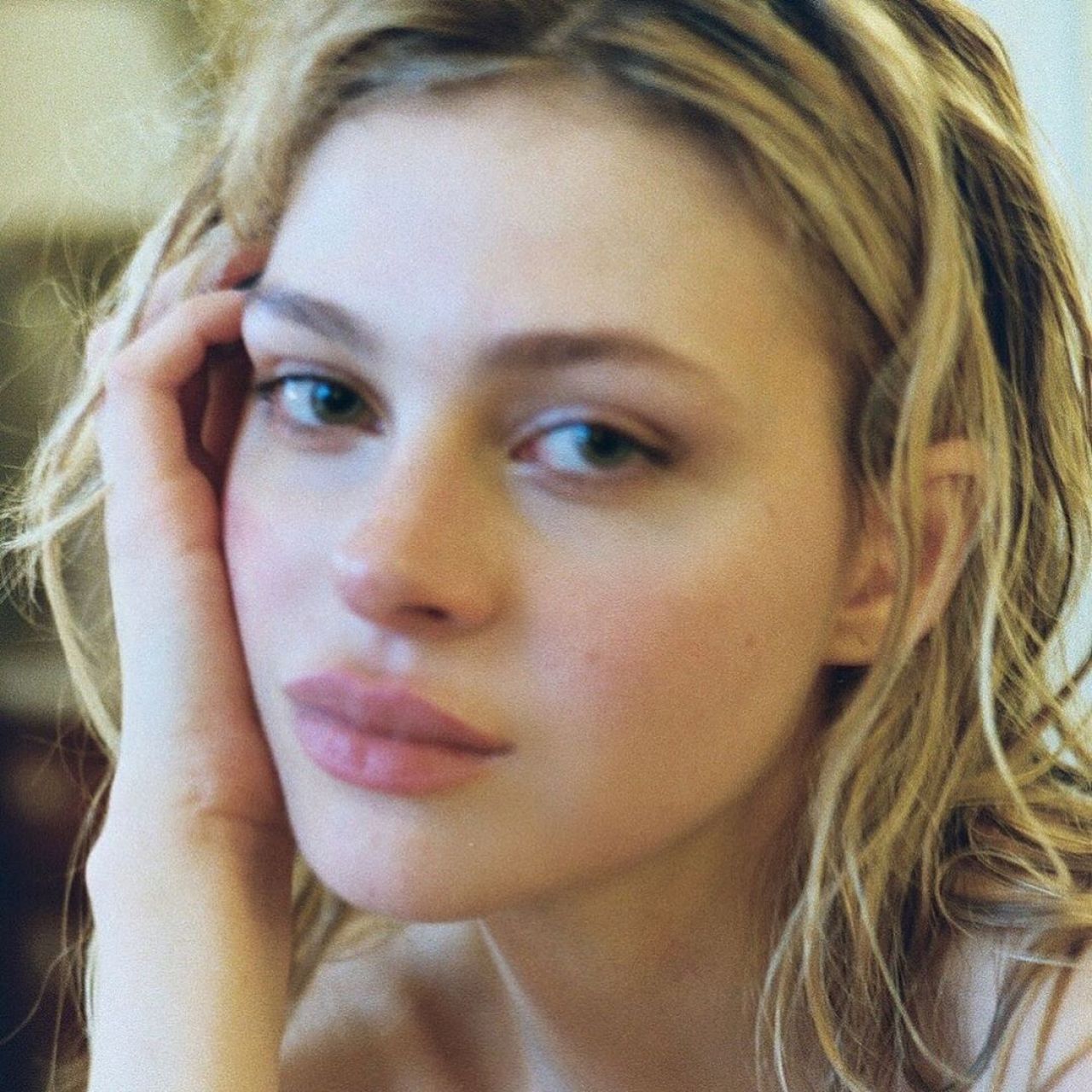 Nicola Peltz Without Makeup - No Makeup Pictures - Makeup-Free Celebs